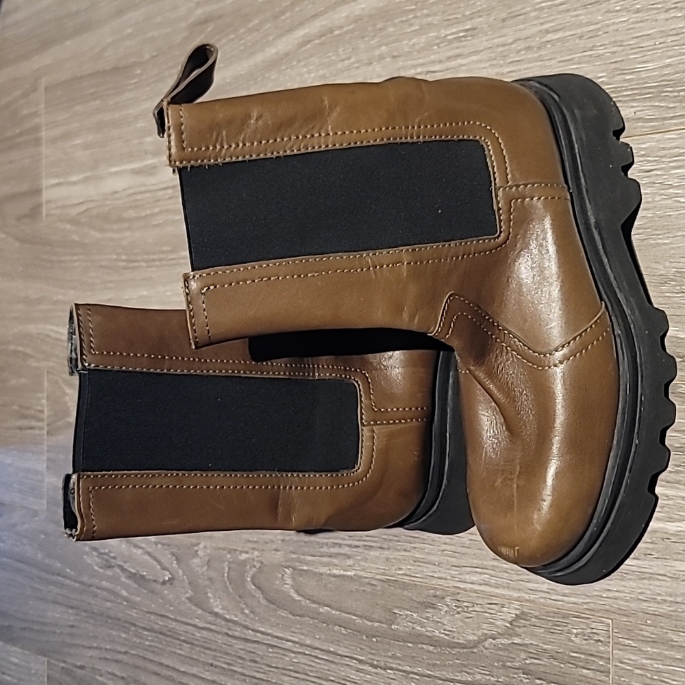 ZARA FLAT LEATHER BOOTS